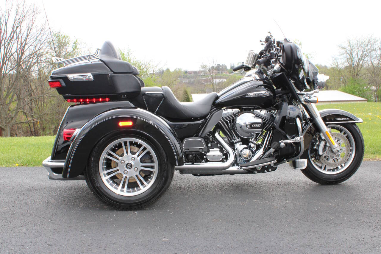 2016 Harley-Davidson TRI GLIDE FLHTCUTG ULTRA CLASSIC in Irwin, PA