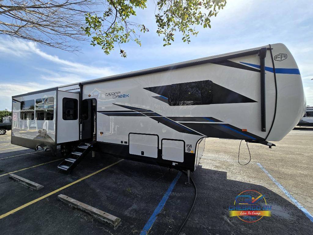 2025 Forest River Rv Cedar Creek 395WOW 391WOW in s. okeechobee FL