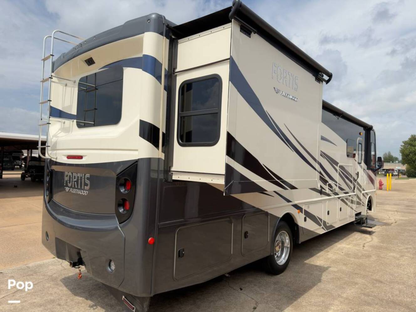 A photo of this 2020 Fleetwood Fortis 34MB