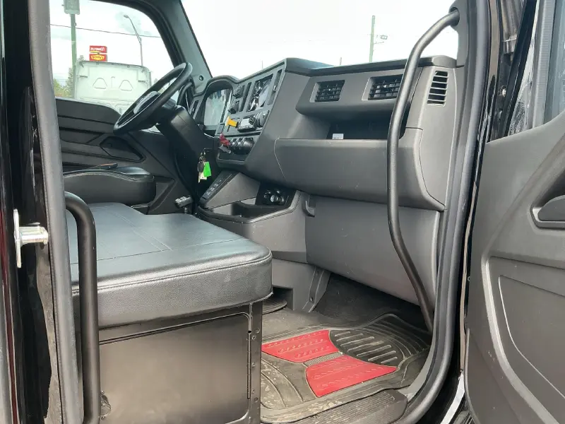 2023 KENWORTH T280