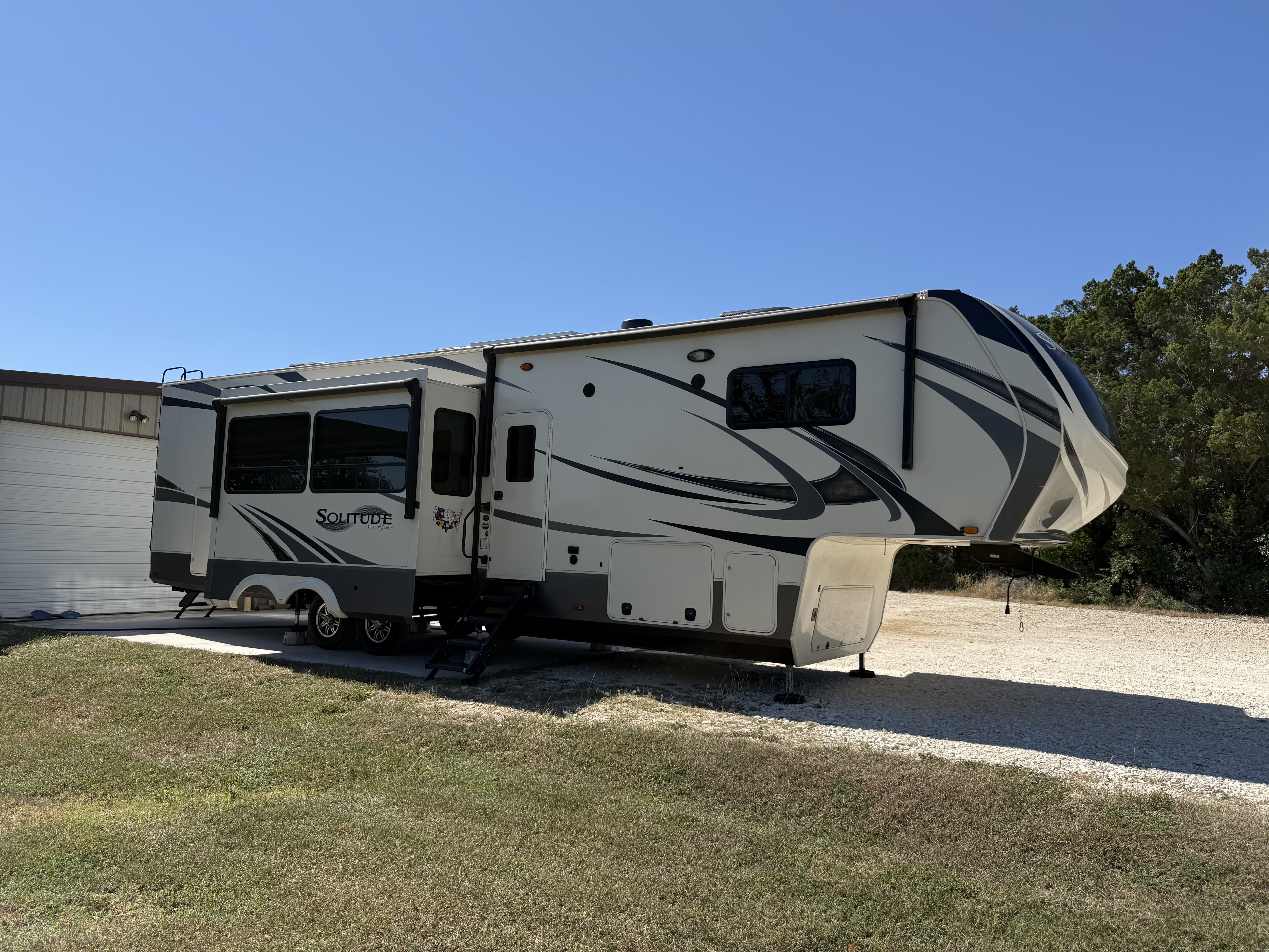 2020 Grand Design SOLITUDE 3950BH RV