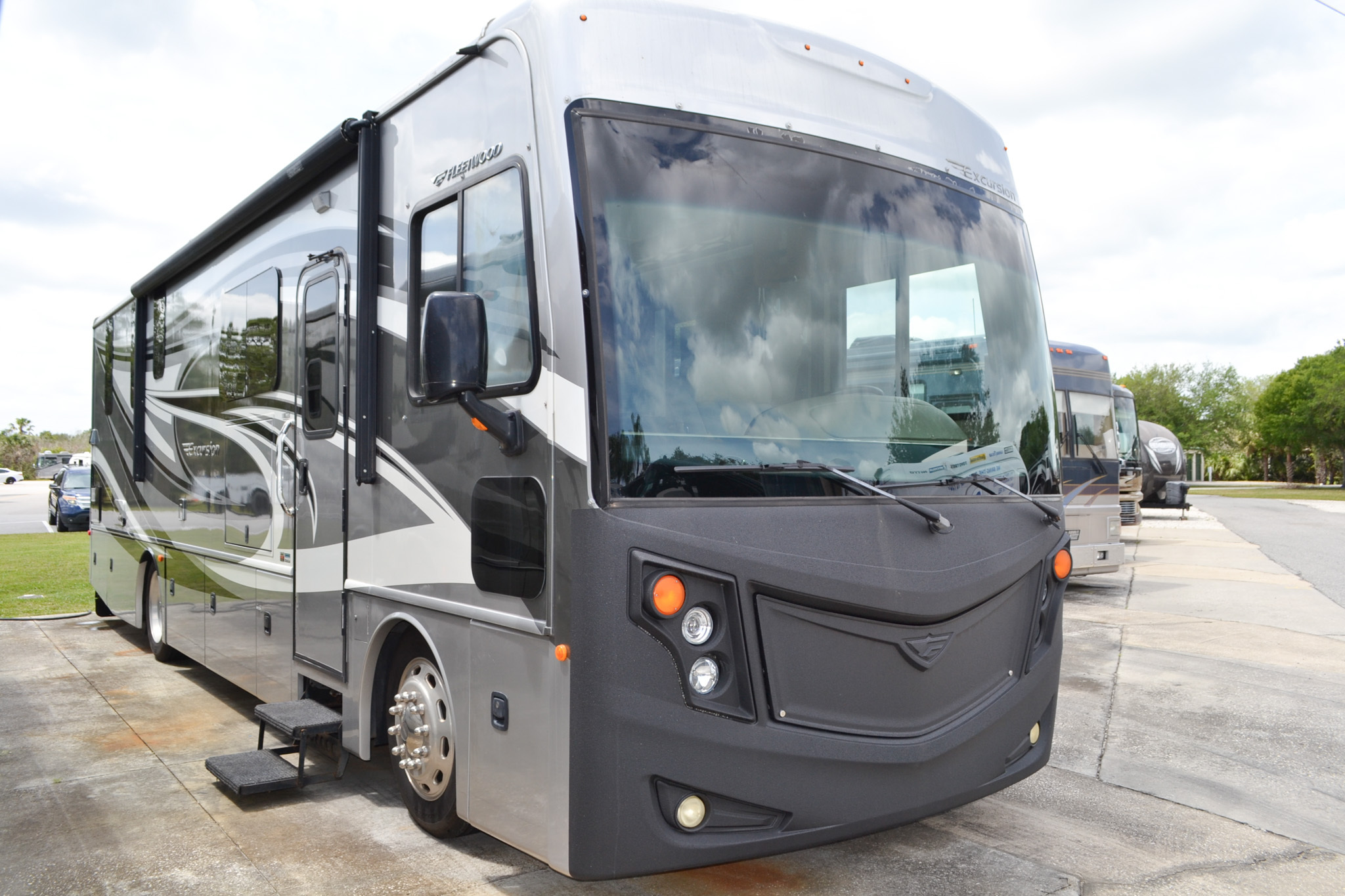 2015 Fleetwood EXCURSION 33D Class A Diesel Motorhome - Diesel Pusher RV