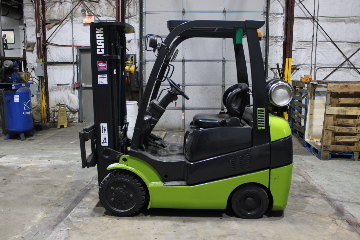 2012 CLARK C25C in North Chicago, IL