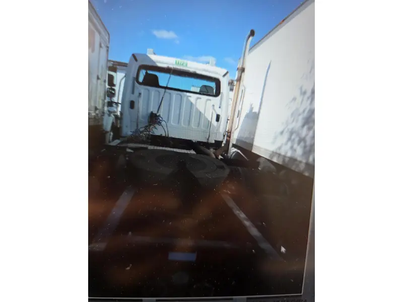 2011 FREIGHTLINER M2