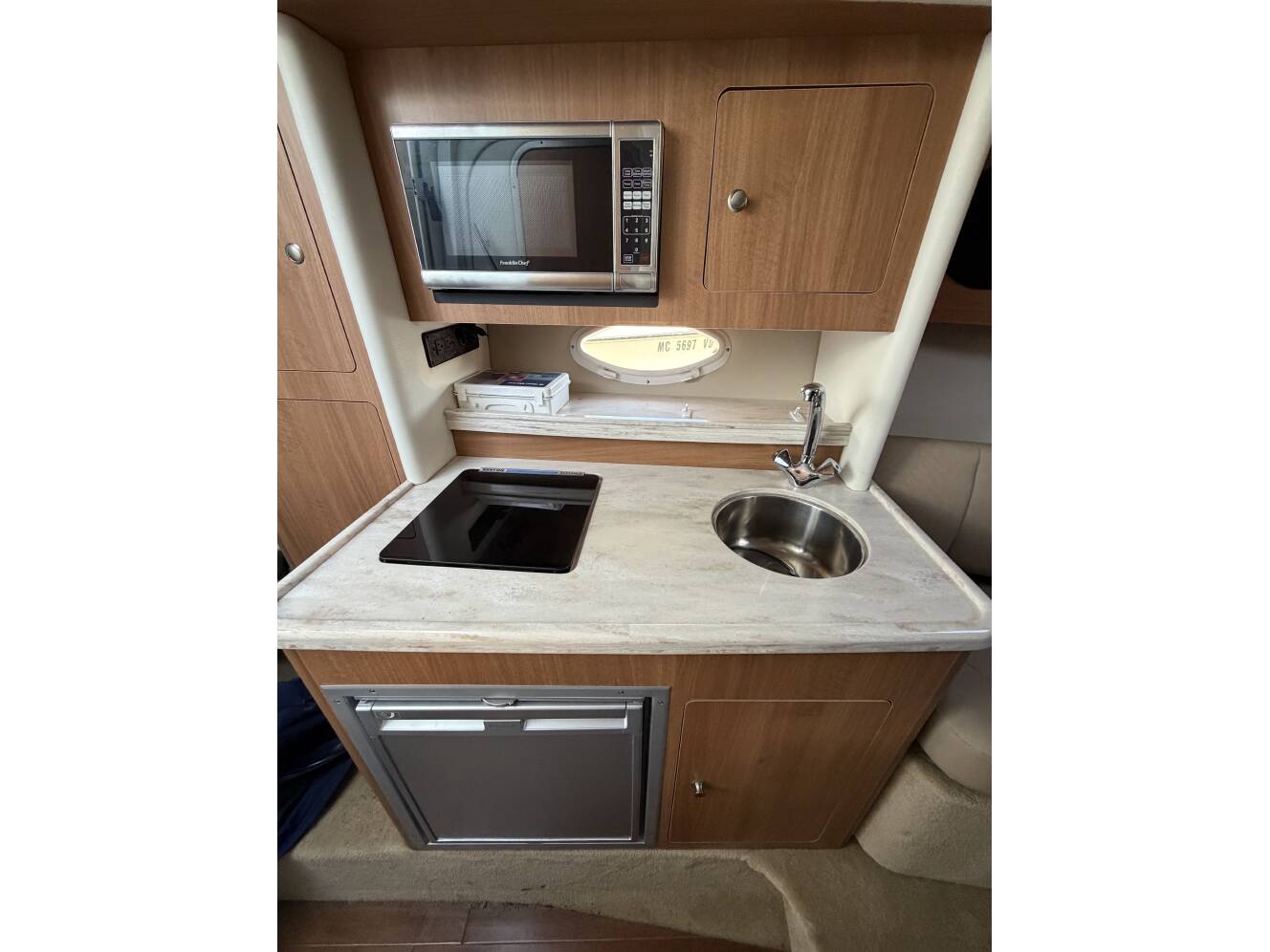 A photo of this 2015 Rinker 290 Express Cruiser