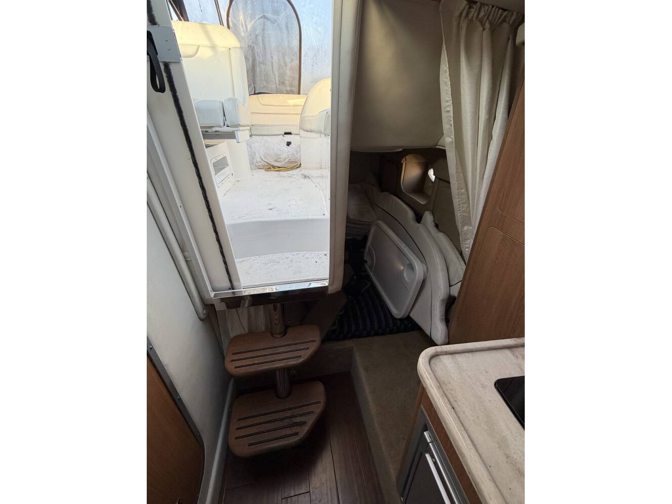 A photo of this 2015 Rinker 290 Express Cruiser