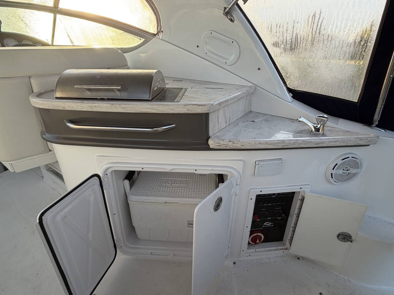A photo of this 2015 Rinker 290 Express Cruiser