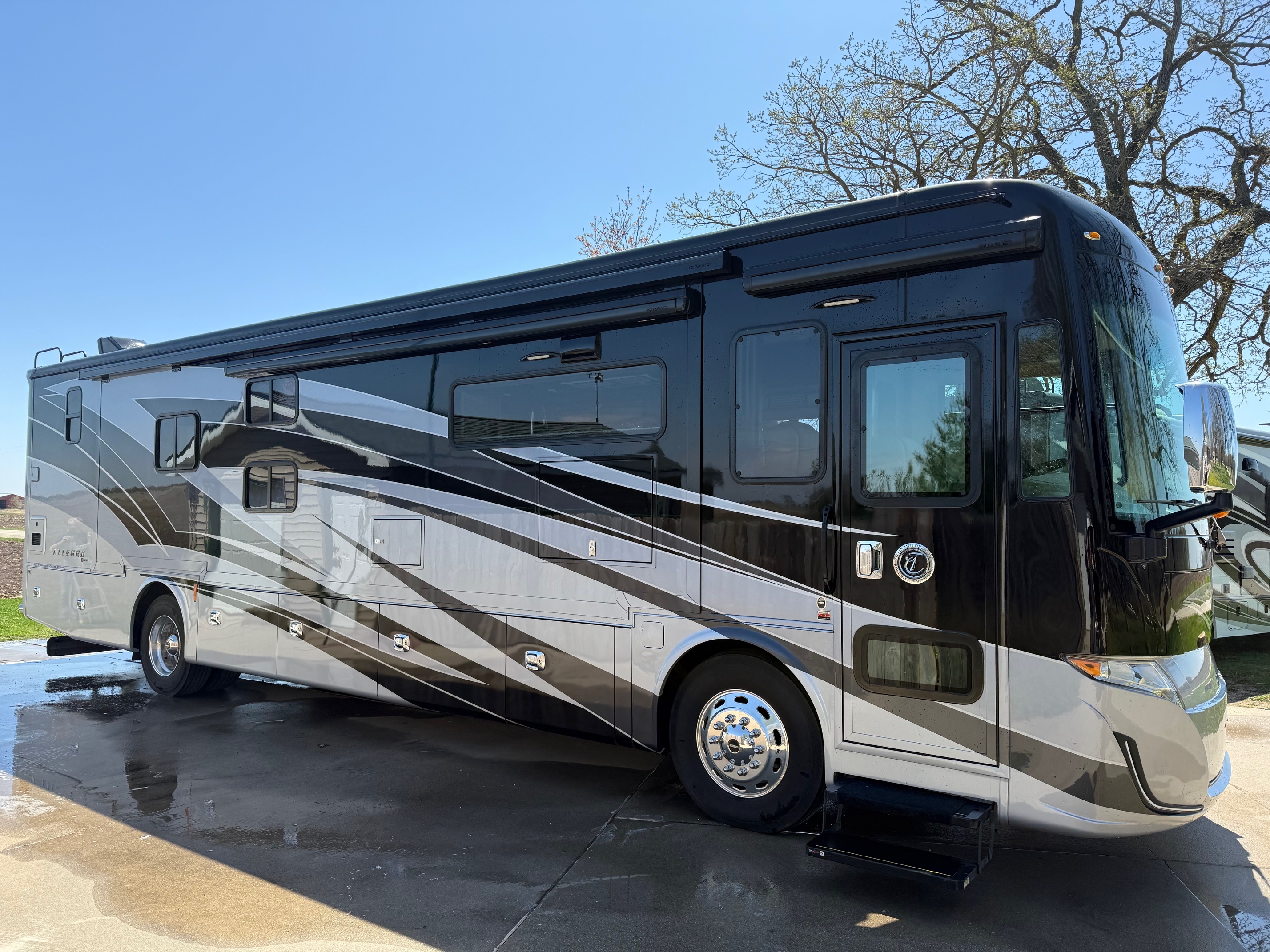 2021 Tiffin Motorhomes ALLEGRO RED 38 KA RV