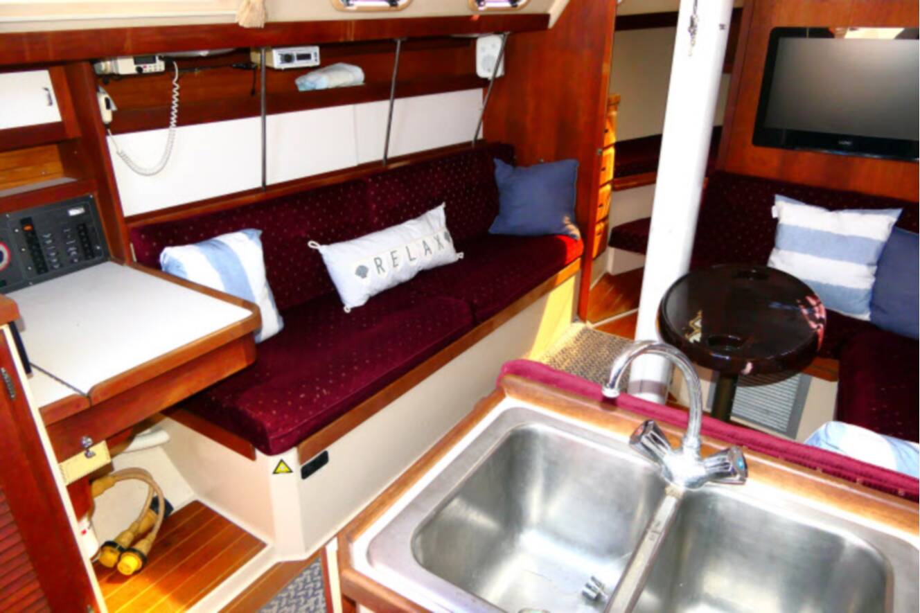 A photo of this 1989 Catalina 34 Tall Rig