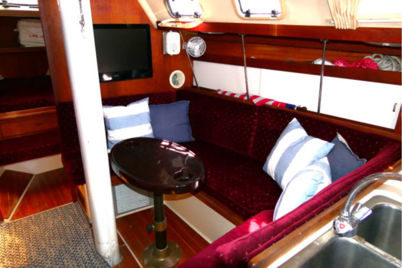 A photo of this 1989 Catalina 34 Tall Rig