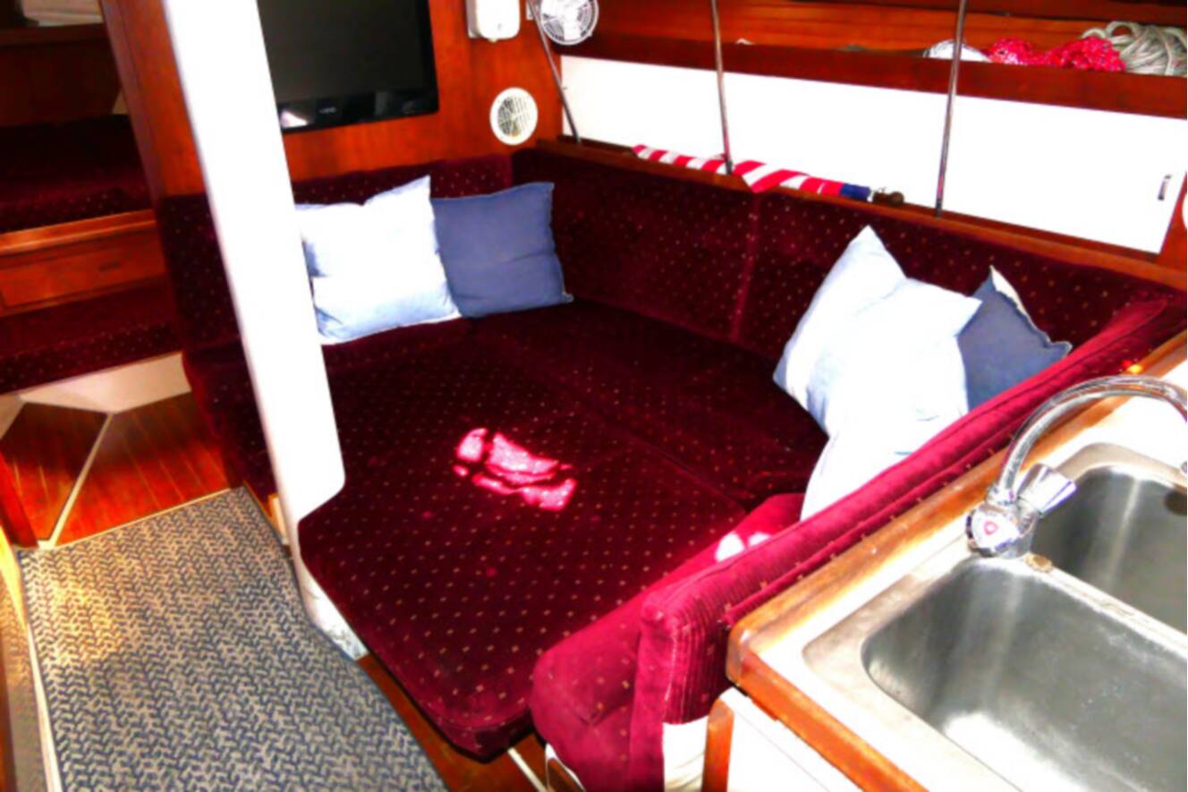 A photo of this 1989 Catalina 34 Tall Rig
