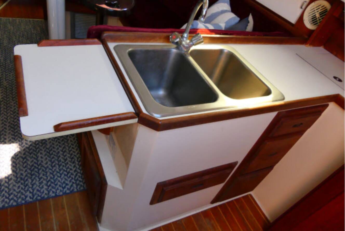 A photo of this 1989 Catalina 34 Tall Rig