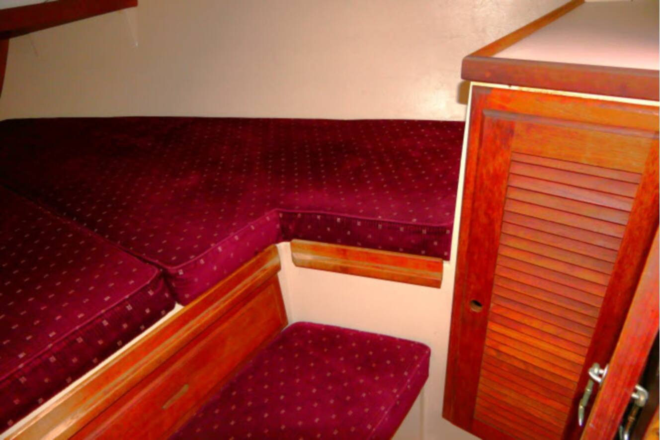 A photo of this 1989 Catalina 34 Tall Rig