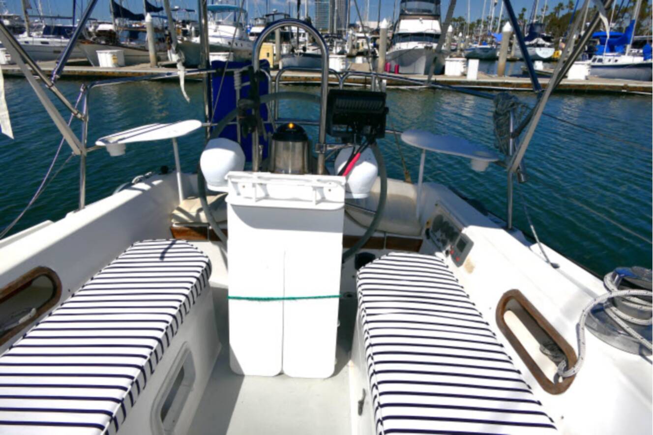 A photo of this 1989 Catalina 34 Tall Rig