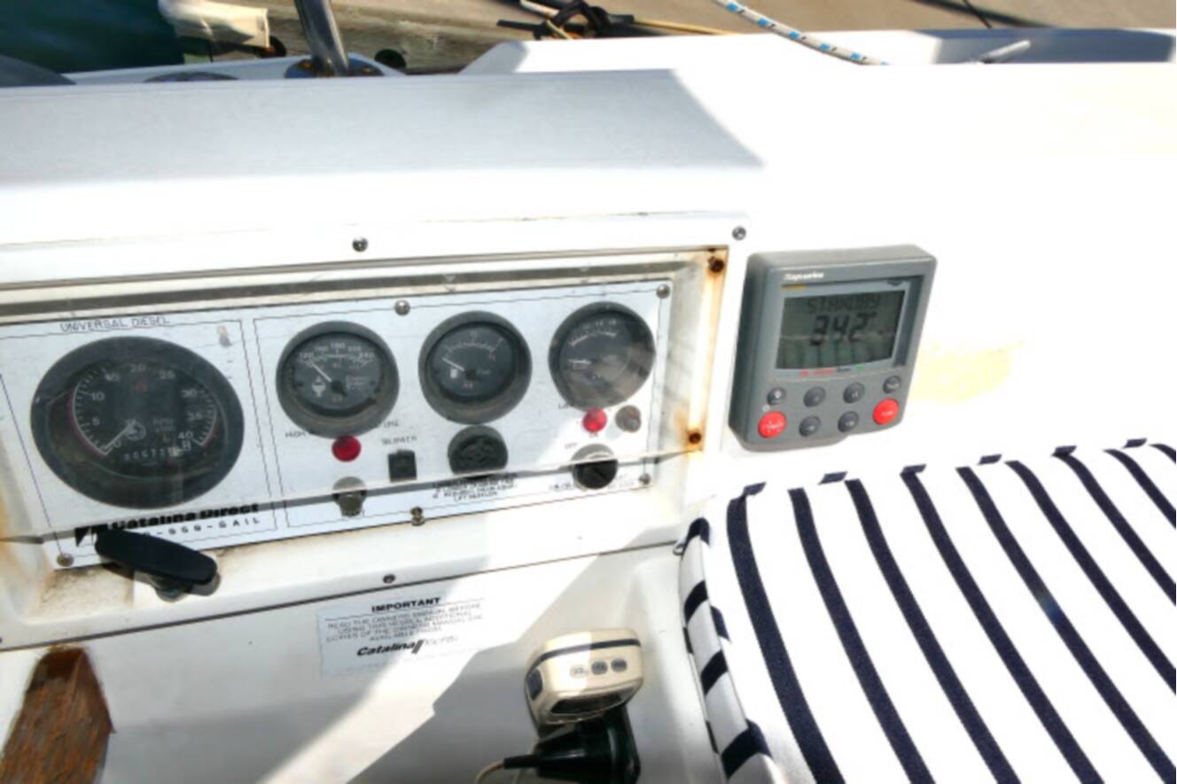 A photo of this 1989 Catalina 34 Tall Rig