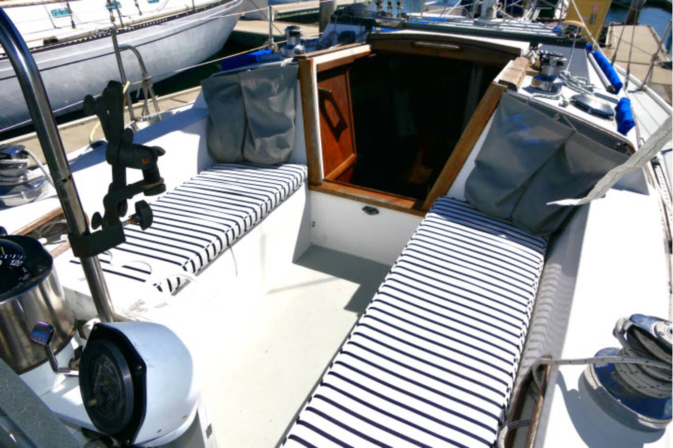 A photo of this 1989 Catalina 34 Tall Rig