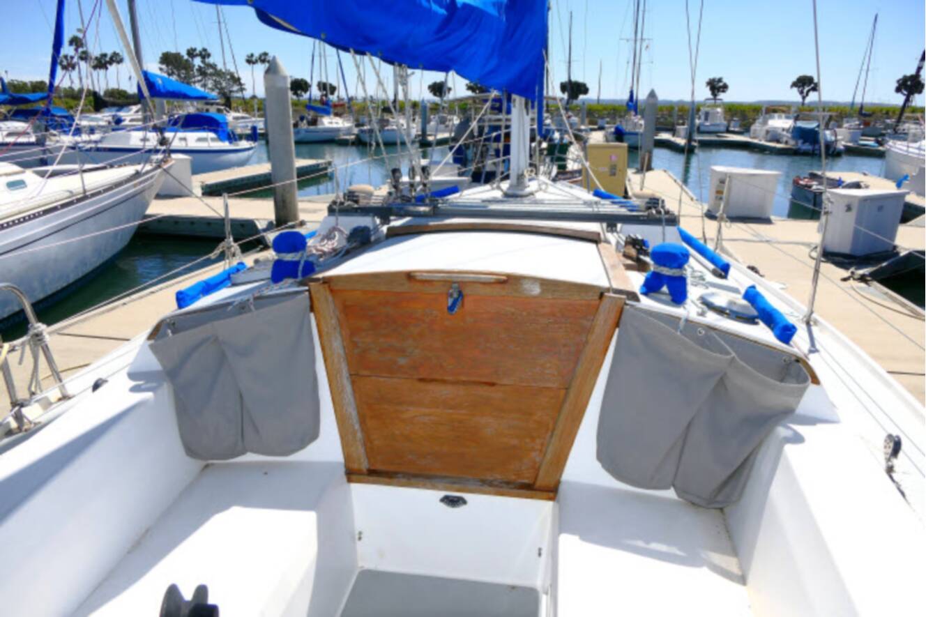 A photo of this 1989 Catalina 34 Tall Rig