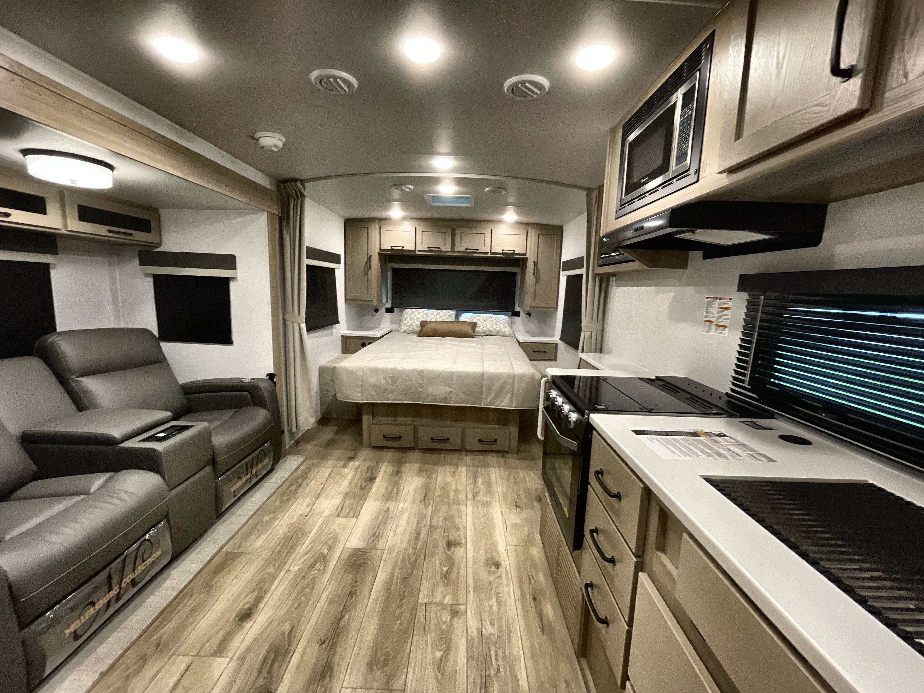 2025 Forest River FLAGSTAFF MICRO LITE 22FBS in hugo MN