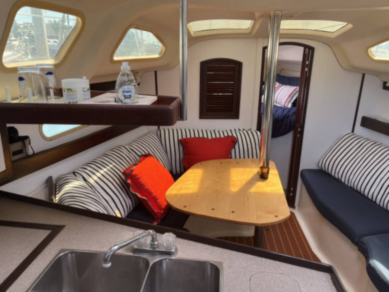 A photo of this 2000 Hunter 340