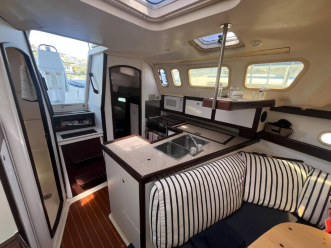 A photo of this 2000 Hunter 340