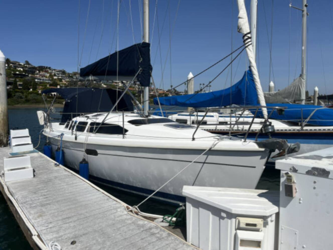 A photo of this 2000 Hunter 340