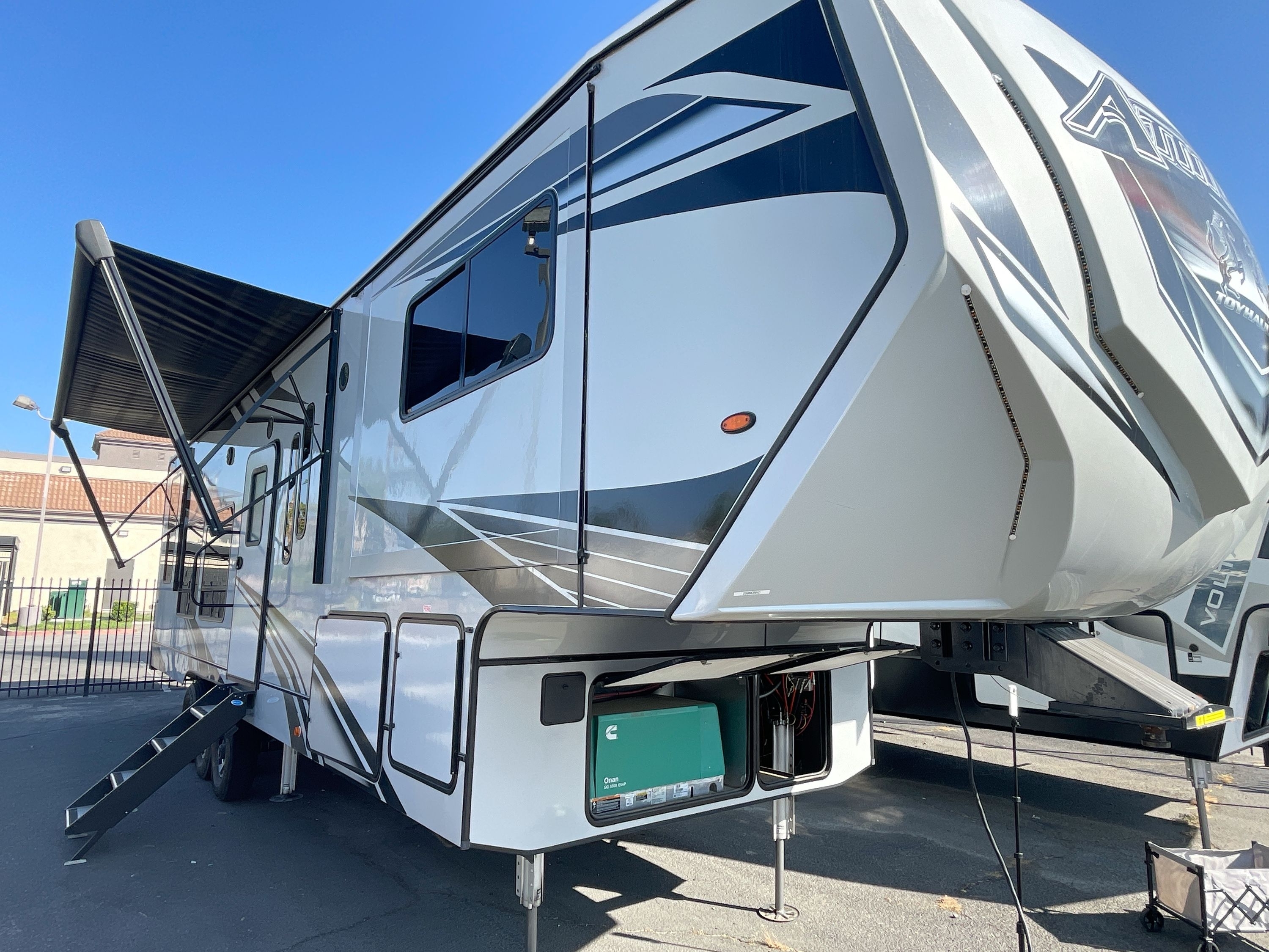 【ML】キャシー・ラング 2023 ECLIPSE RECREATIONAL VEHICLES ATTITUDE WIDE BODY 5TH WHEEL