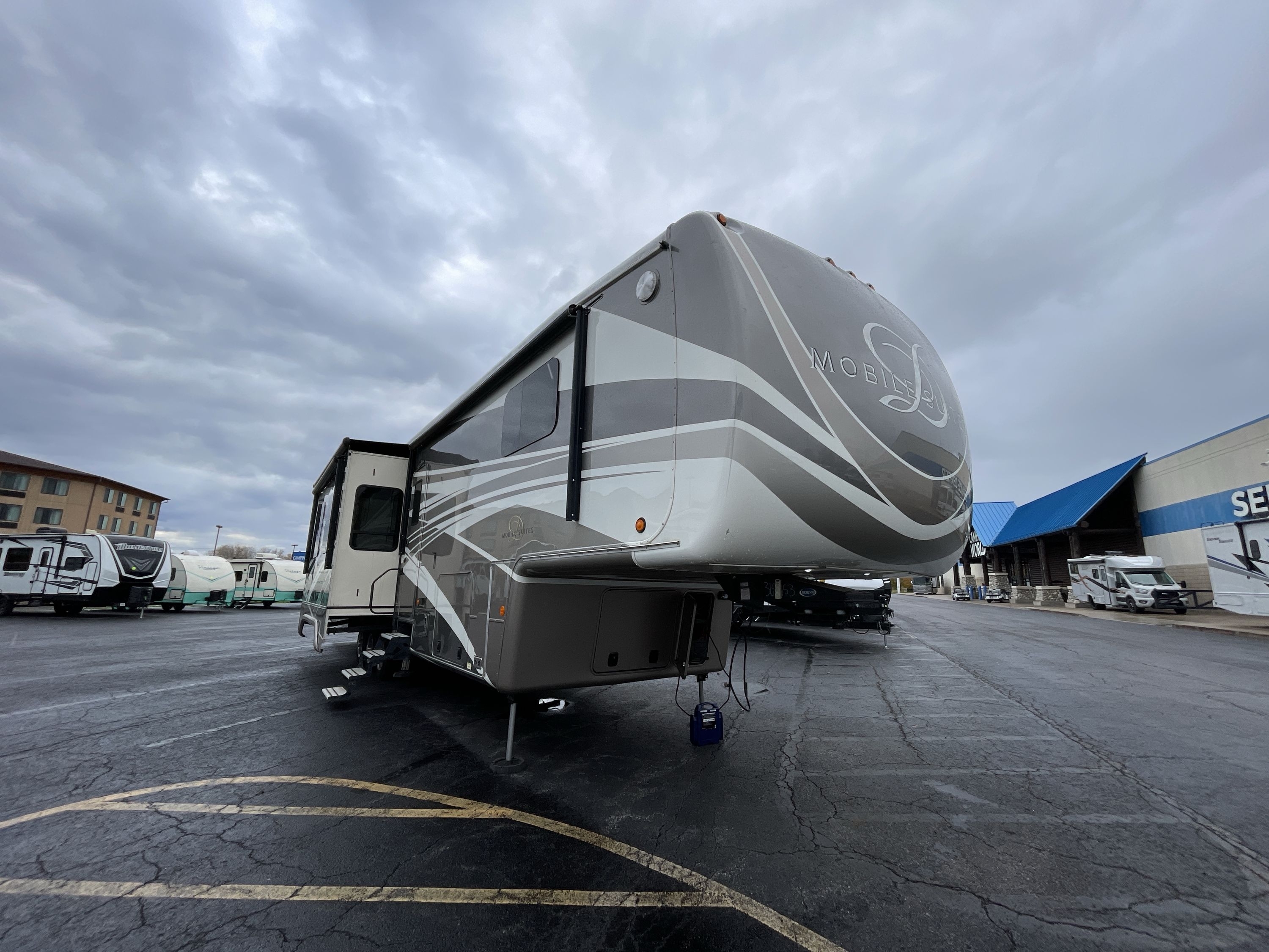 2018 DRV LUXURY SUITES MOBILE SUITES ATLANTA in cicero NY