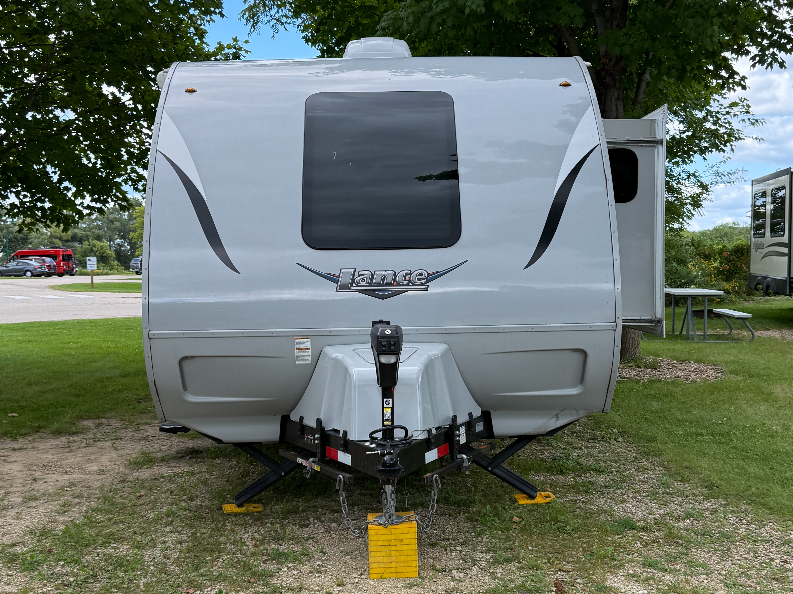 2017 Lance 2185 TRAVEL TRAILER in woodbury MN