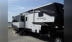2026 Jayco SEISMIC 395 RV