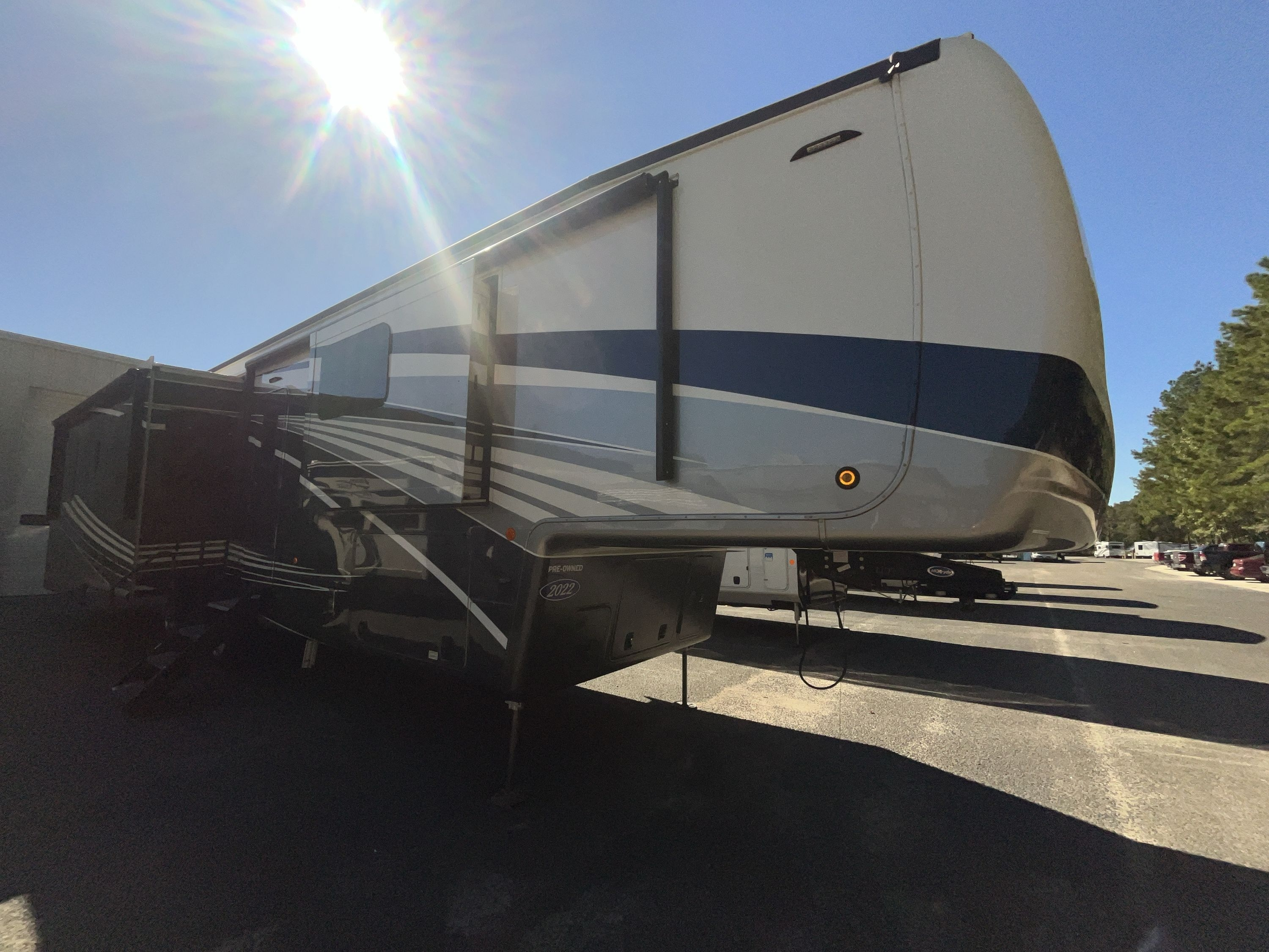 2022 DRV LUXURY SUITES MOBILE SUITES 44 SANTA FE RV