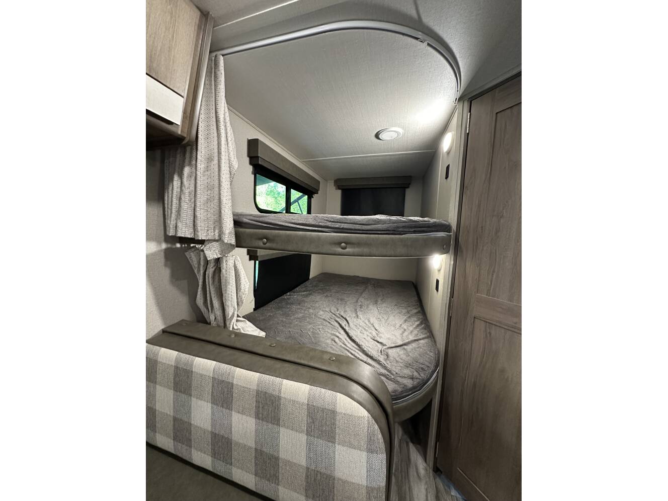 A photo of this 2022 Grand Design IMAGINE XLS 23BHE