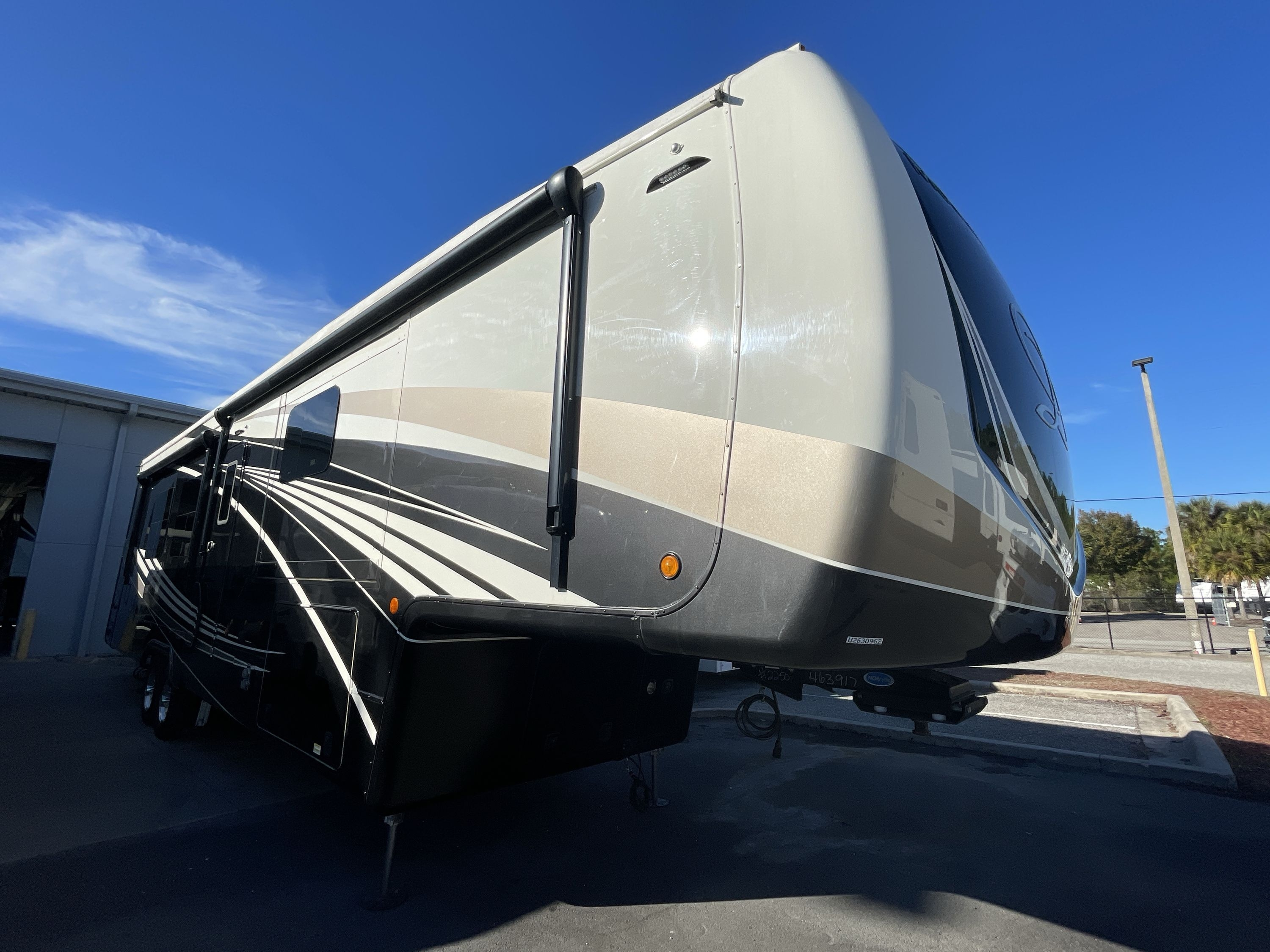 2021 DRV LUXURY SUITES MOBILE SUITES 41RKDB RV