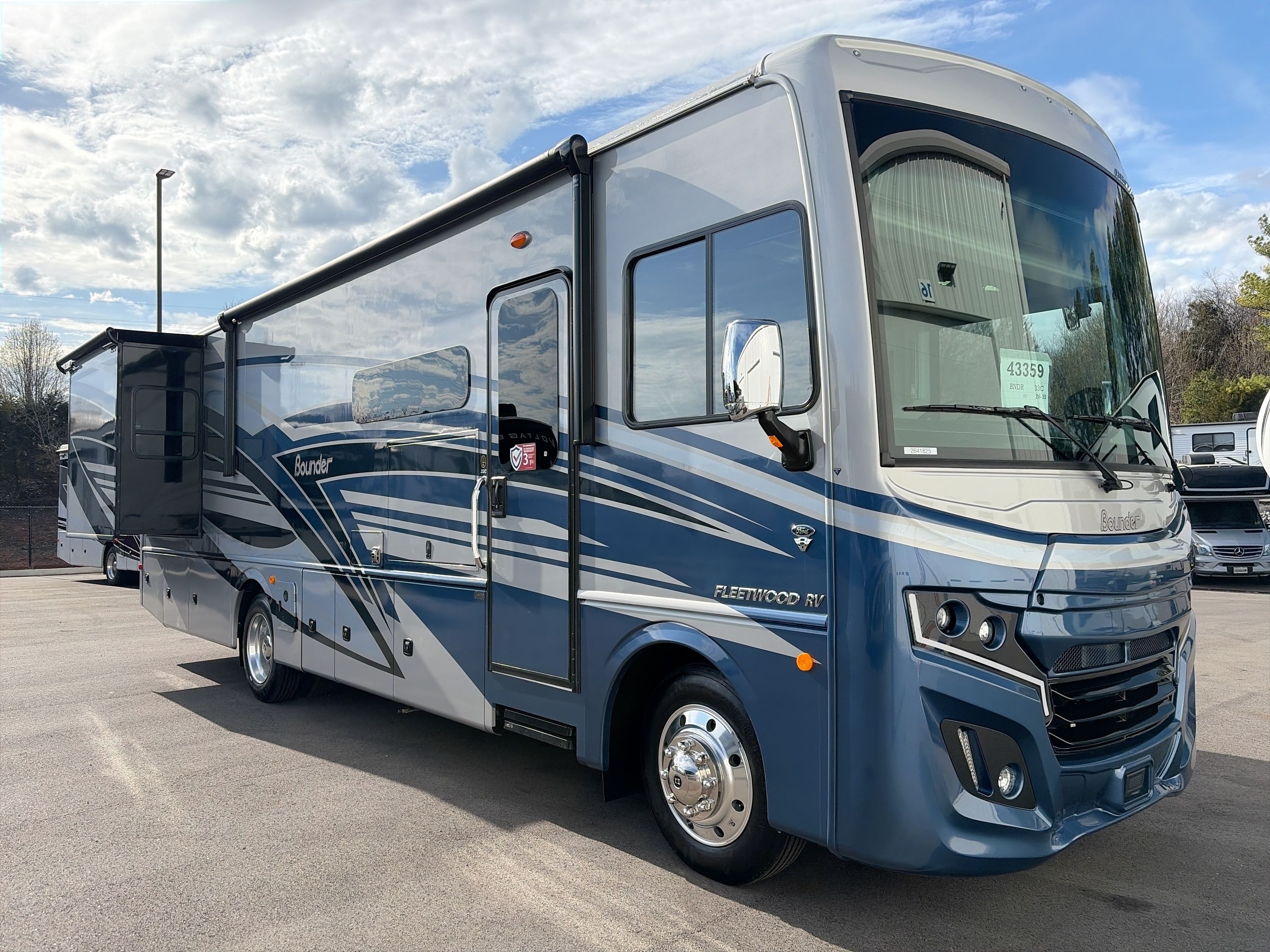 2026 Fleetwood BOUNDER 33C in kodak TN