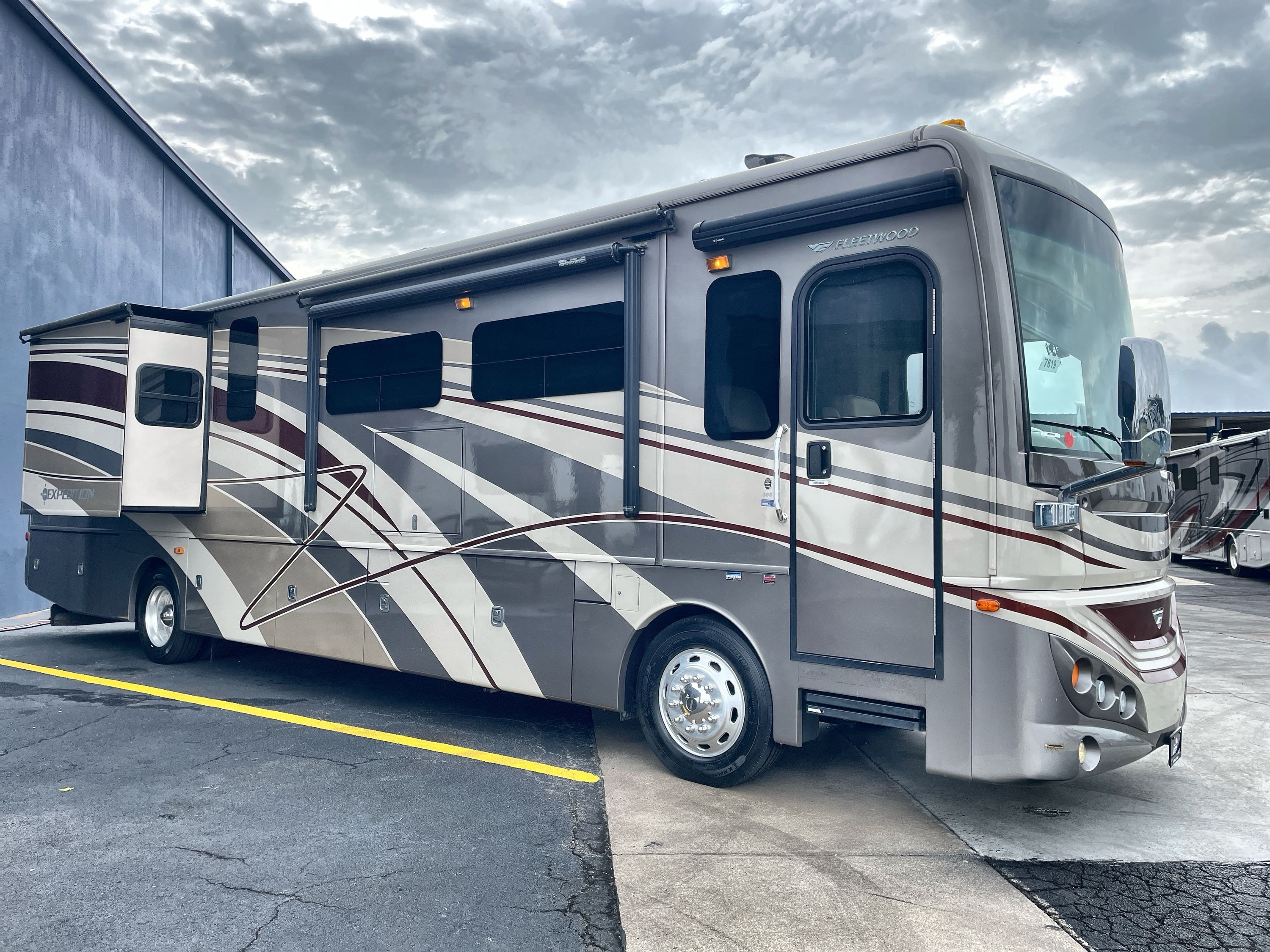 2015 Fleetwood EXPEDITION 38S in katy TX