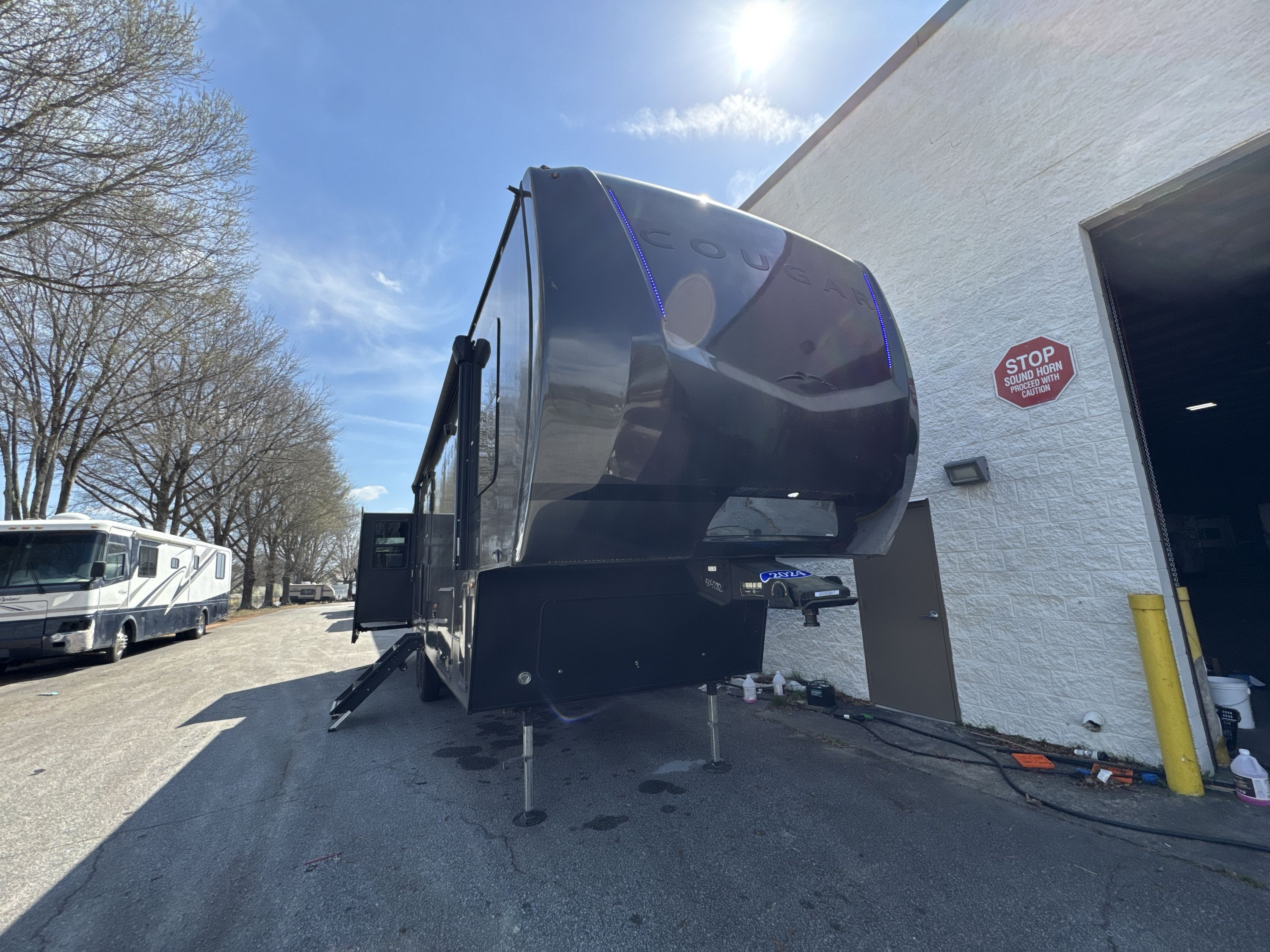 2024 Keystone COUGAR MIDNIGHT EDITION 320RDS RV