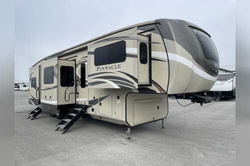 2019 Jayco PINNACLE 38FLWS in davenport IA