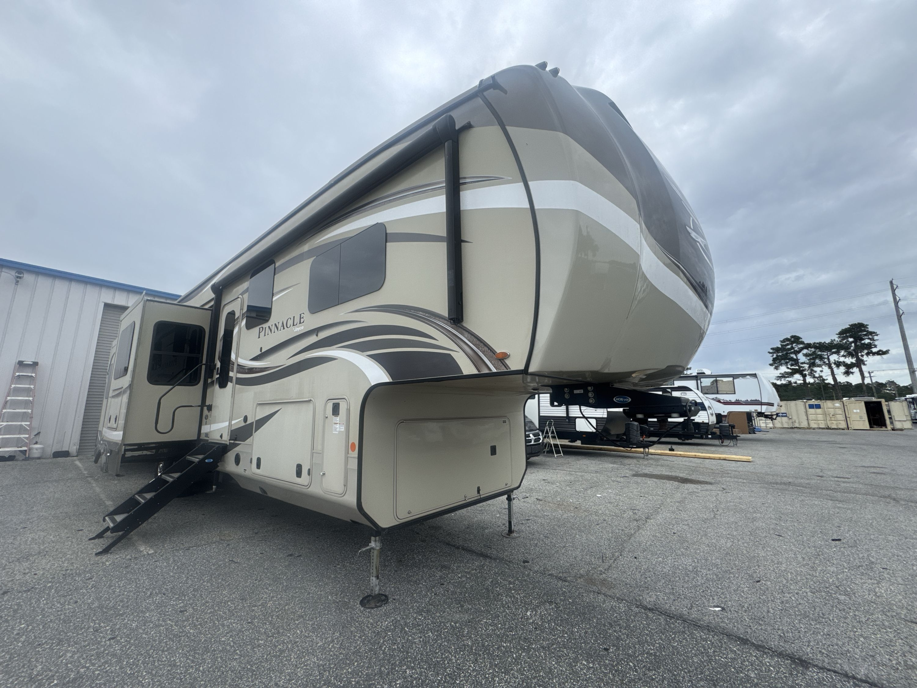2019 Jayco PINNACLE 38REFS RV