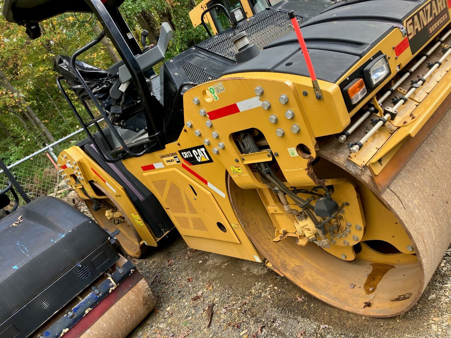 2019 CATERPILLAR CB13 Tandem Smooth Drum Vibratory Compactor in Dallas, TX