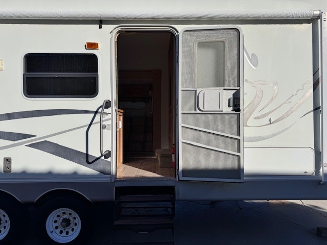 2003 Thor Motor Coach JAZZ 2780BH in hesperia CA