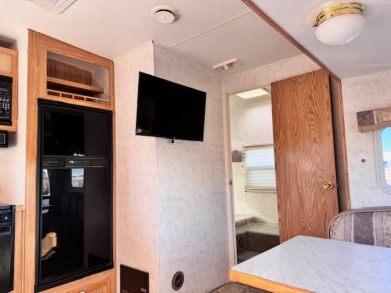 A photo of this 2003 Thor Motor Coach JAZZ 2780BH
