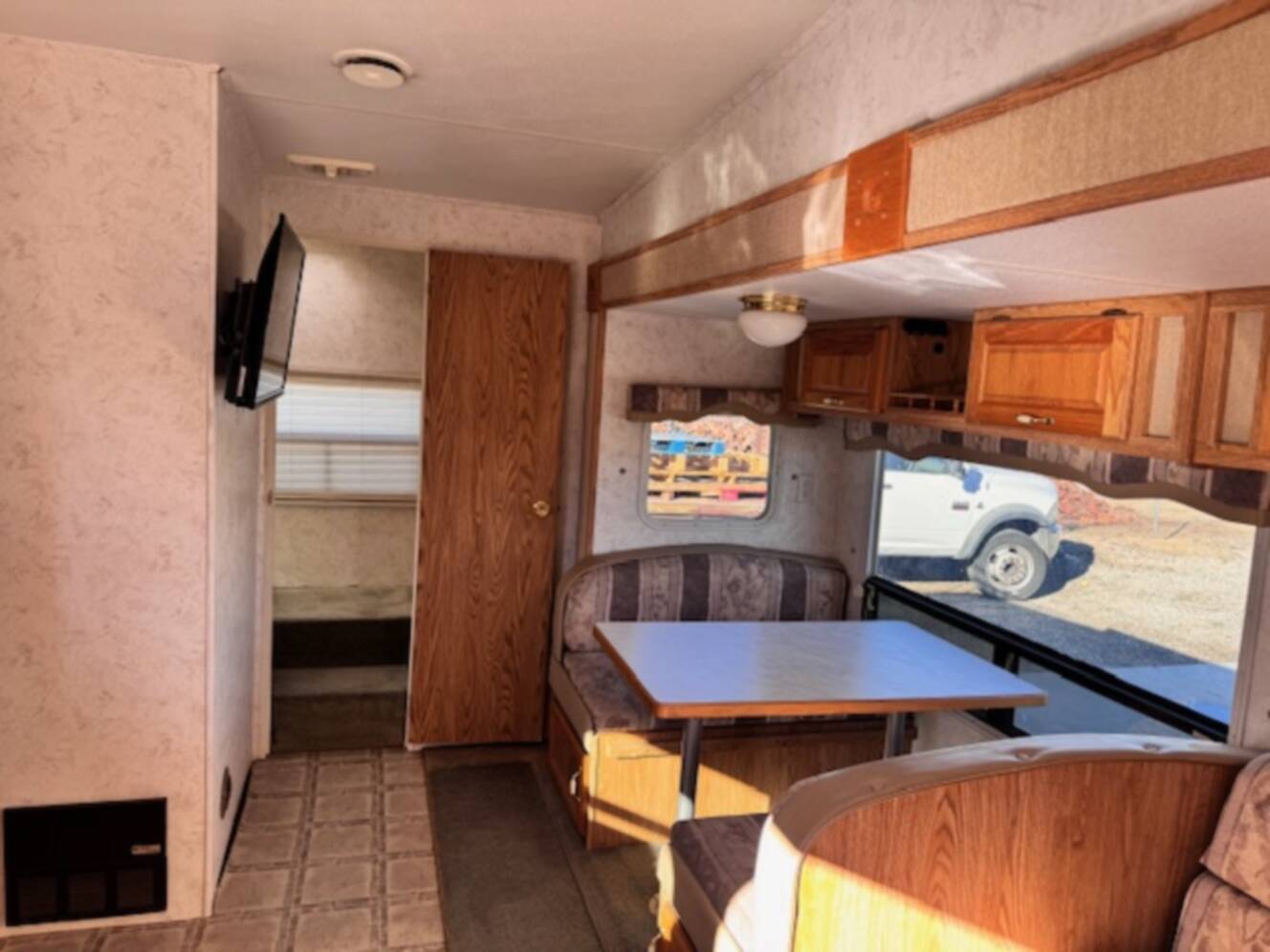 A photo of this 2003 Thor Motor Coach JAZZ 2780BH