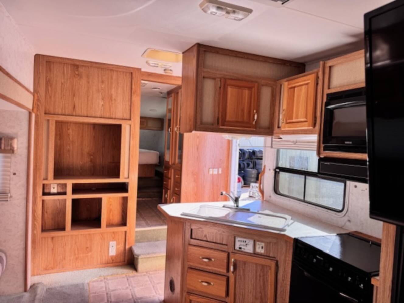 A photo of this 2003 Thor Motor Coach JAZZ 2780BH