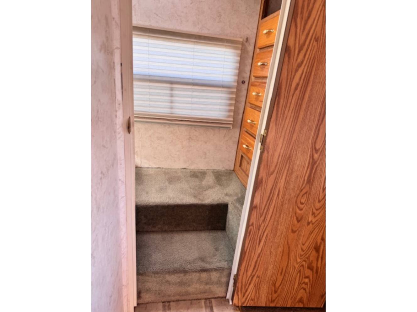 A photo of this 2003 Thor Motor Coach JAZZ 2780BH