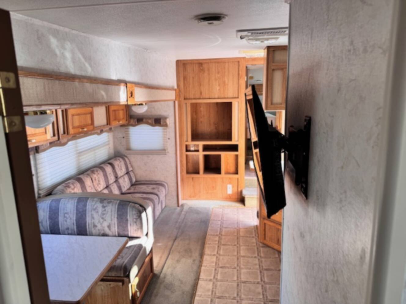 A photo of this 2003 Thor Motor Coach JAZZ 2780BH