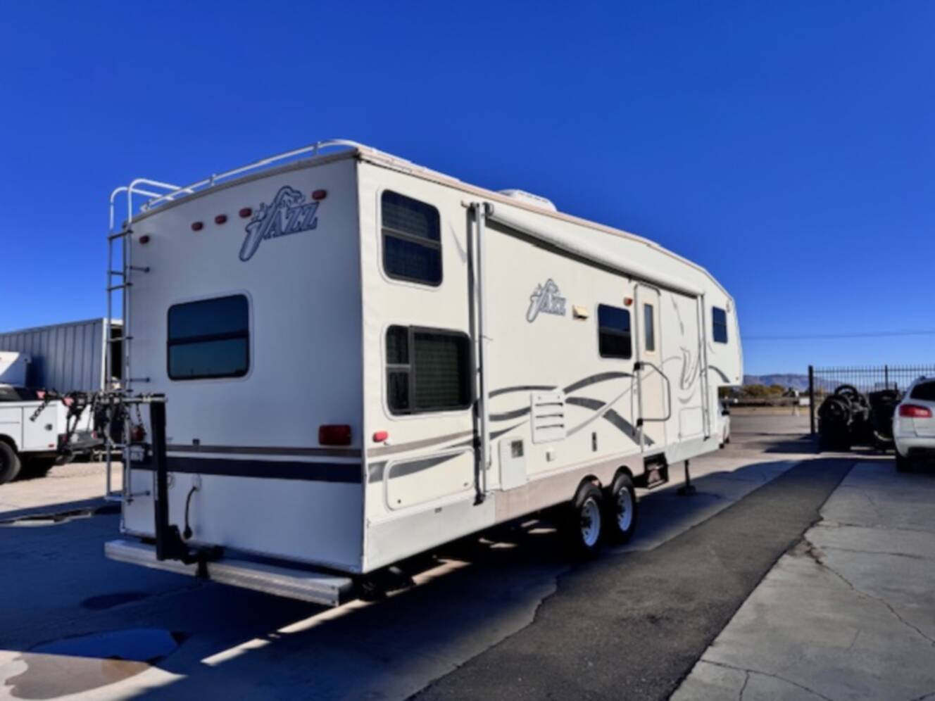 A photo of this 2003 Thor Motor Coach JAZZ 2780BH