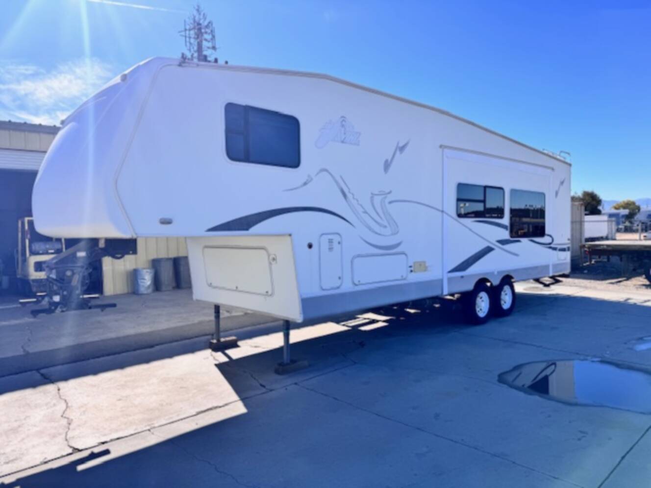 A photo of this 2003 Thor Motor Coach JAZZ 2780BH