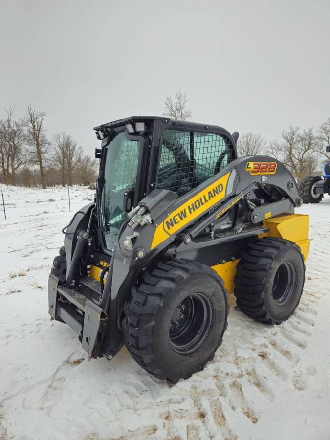 2024 NEW HOLLAND L328 in Hillman, MN