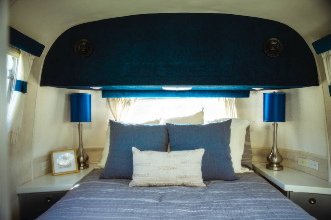 A photo of this 2002 Airstream CLASSIC 30RB