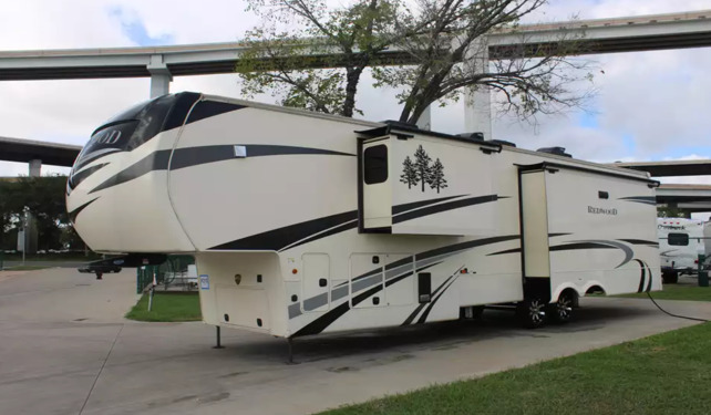 2019 Crossroads REDWOOD 3901MB RV