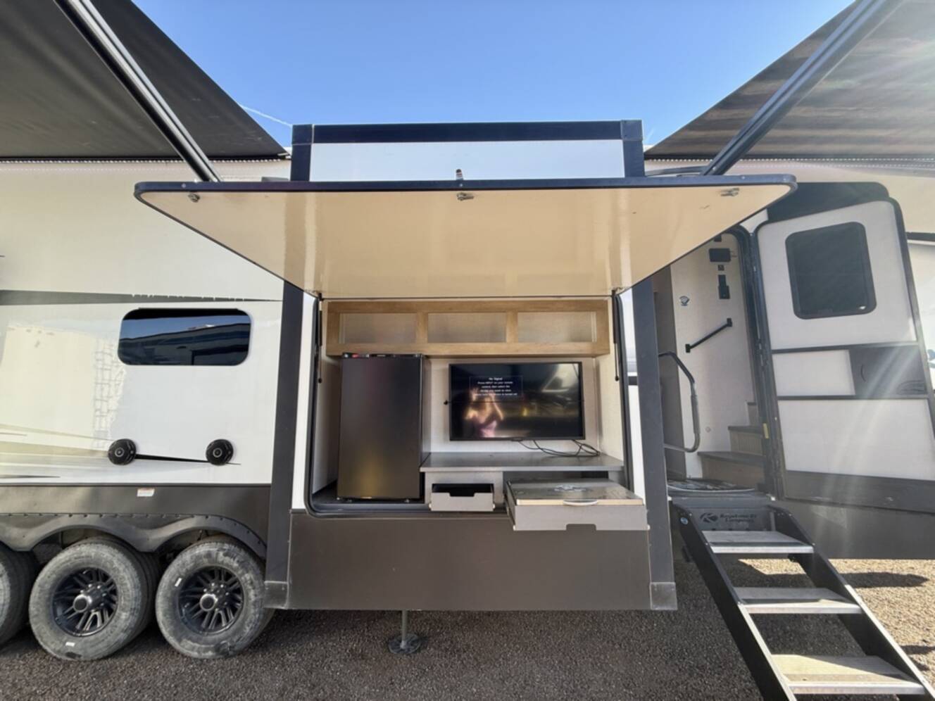 A photo of this 2022 Keystone RAPTOR 423
